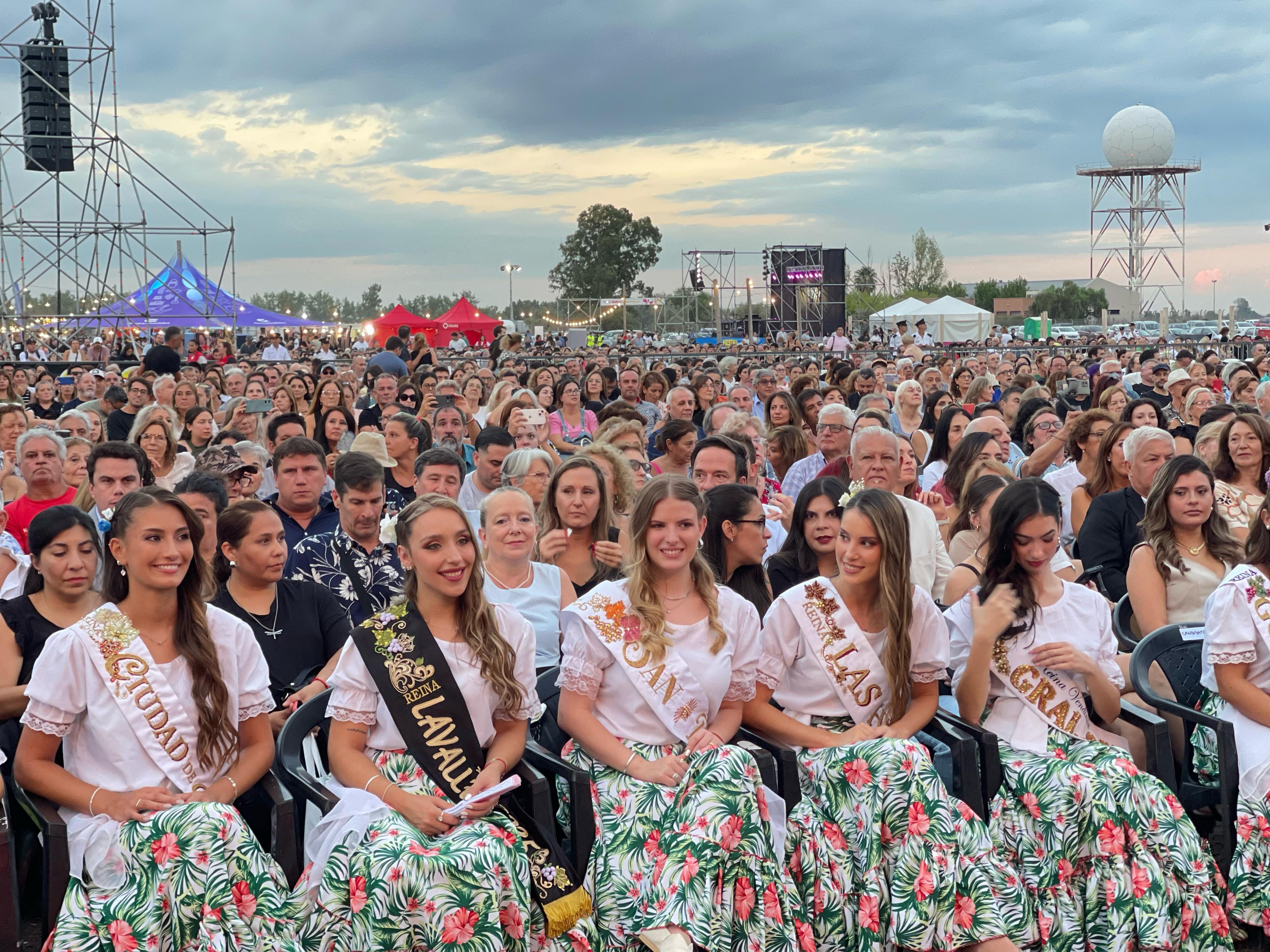 SOFÍA ZINGARETTI PRESENTE EN LA COLORIDA FIESTA DE LA COSECHA DE MENDOZA